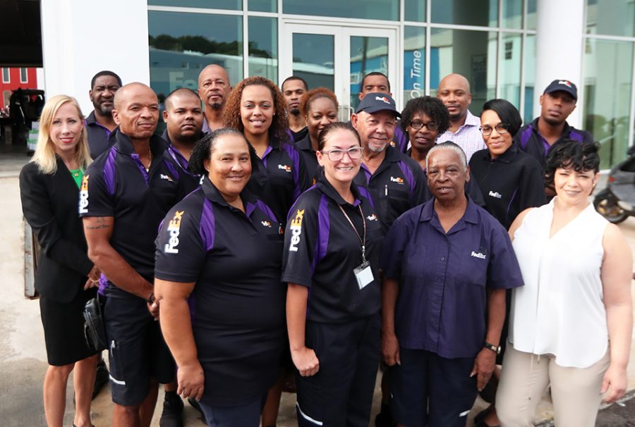 fedex employee uniform