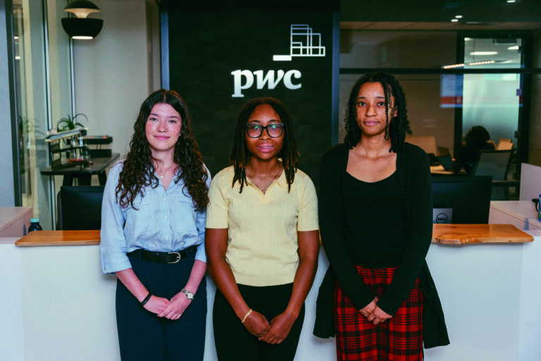 Students grab a HeadStart!